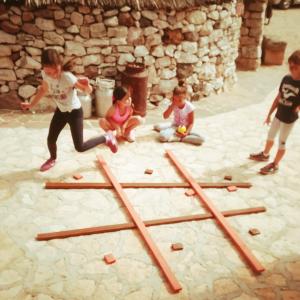 i bambini durante le attività nella fattoria didattica i bambini durante le attività nella fattoria didattica
