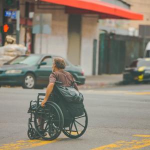 <span>Photo by <a href="https://unsplash.com/@mylovefromjesus?utm_source=unsplash&utm_medium=referral&utm_content=creditCopyText">Jung Ho Park</a> on <a href="https://unsplash.com/s/photos/disability?utm_source=unsplash&utm_medium=referral&utm_content=creditCopyText">Unsplash</a></span> Disabilità