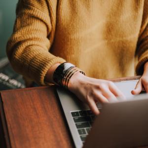 Photo by <a href="https://unsplash.com/@christinhumephoto?utm_source=unsplash&utm_medium=referral&utm_content=creditCopyText">Christin Hume</a> on <a href="https://unsplash.com/s/photos/startup?utm_source=unsplash&utm_medium=referral&utm_content=creditCopyText">Unsplash</a> Innovazione