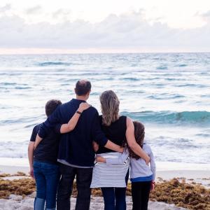 Photo by <a href="https://unsplash.com/@apsprudente?utm_source=unsplash&utm_medium=referral&utm_content=creditCopyText">Patricia Prudente</a> on <a href="https://unsplash.com/s/photos/family?utm_source=unsplash&utm_medium=referral&utm_content=creditCopyText">Unsplash</a> Famiglia