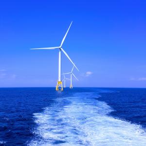Photo by <a href="https://unsplash.com/@dakinshaun?utm_source=unsplash&utm_medium=referral&utm_content=creditCopyText">Shaun Dakin</a> on <a href="https://unsplash.com/s/photos/wind-turbine?utm_source=unsplash&utm_medium=referral&utm_content=creditCopyText">Unsplash</a> Ambiente