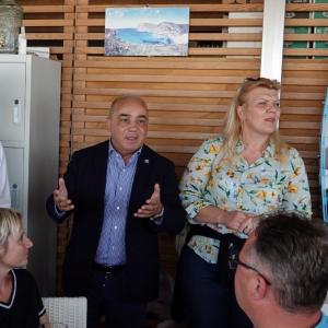 l'assessore regionale del Turismo, Gianni Chessa, con gli ospiti polacchi l'assessore regionale del Turismo, Gianni Chessa, con gli ospiti polacchi