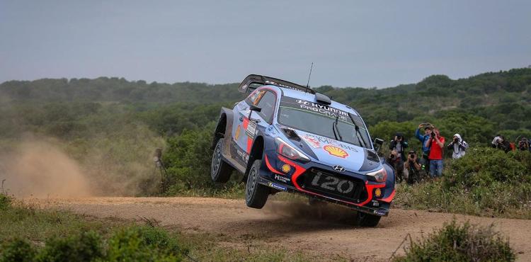 una fase del mondiale di rally in sardegna una fase del mondiale di rally in sardegna