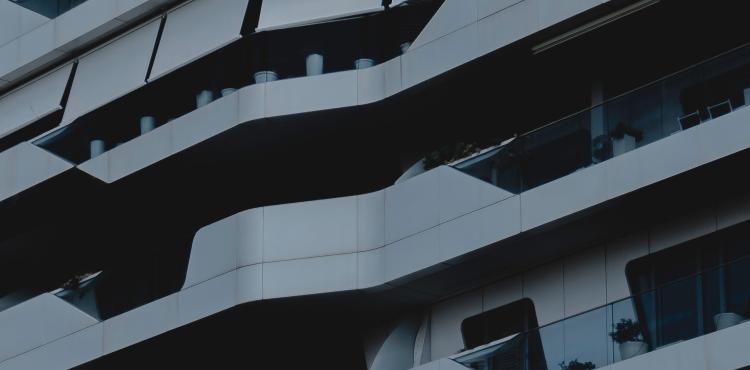 <span>Photo by <a href="https://unsplash.com/@benwksi?utm_source=unsplash&utm_medium=referral&utm_content=creditCopyText">Ouael Ben Salah</a> on <a href="https://unsplash.com/s/photos/milano?utm_source=unsplash&utm_medium=referral&utm_content=creditCopyText">Unsplash</a></span> Economia